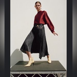 Belted pleated skirt